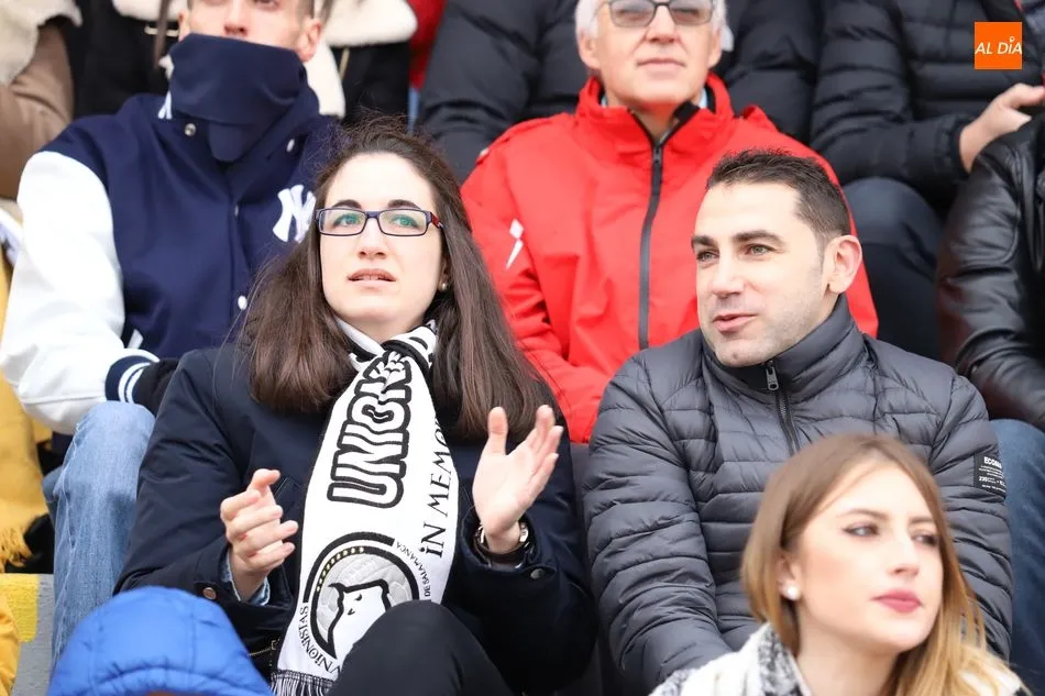 Foto 8 - La afici&oacute;n de Unionistas vence claramente en el derbi de las gradas