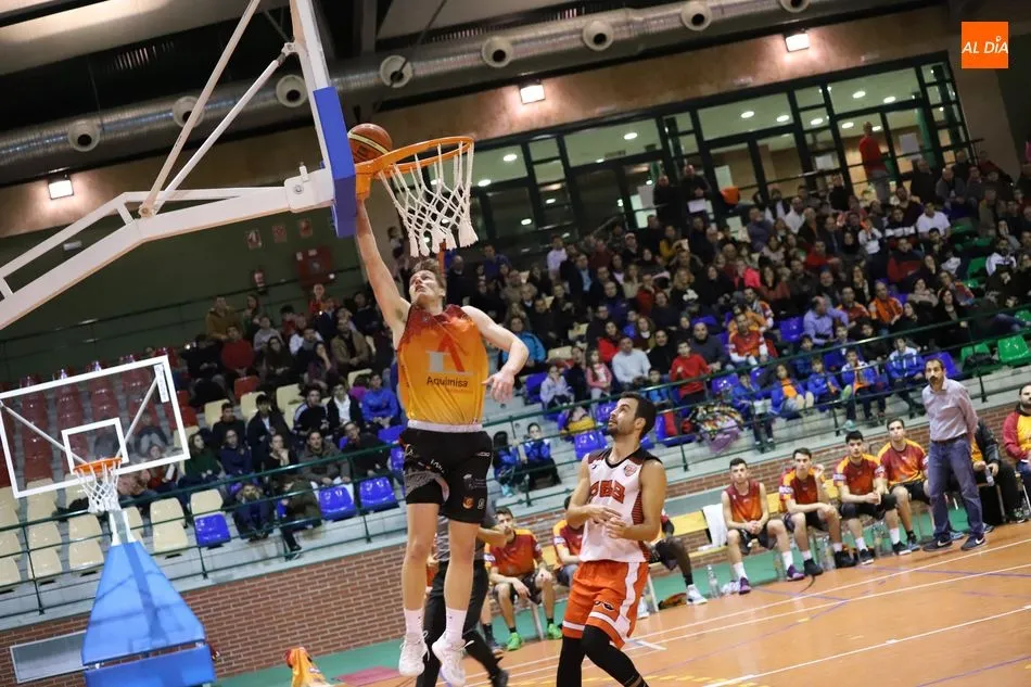 Foto 4 - El Aquimisa Carbajosa logra su d&eacute;cimo triunfo consecutivo (89-62)