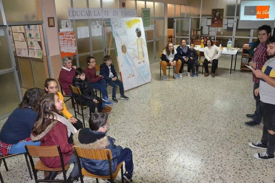 Foto 7 - La Parroquia de San Crist&oacute;bal calienta la llegada de la Navidad con una fiesta de familias  