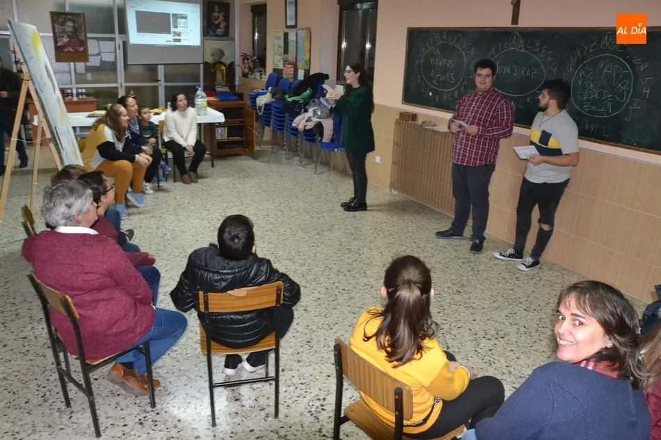 Foto 4 - La Parroquia de San Crist&oacute;bal calienta la llegada de la Navidad con una fiesta de familias  