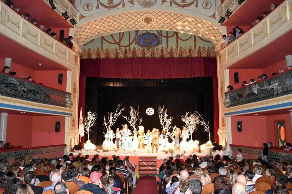 Foto 2 - M&aacute;s de 400 espectadores asisten al festival de Navidad de Rotary Club