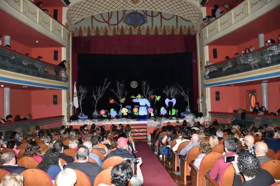 Foto 3 - M&aacute;s de 400 espectadores asisten al festival de Navidad de Rotary Club