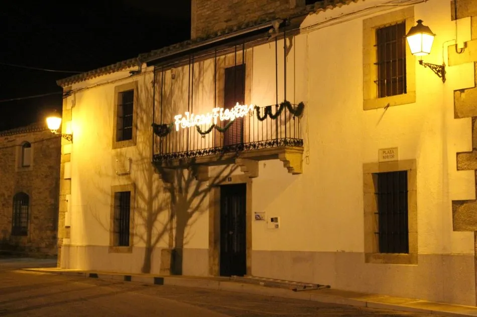 Foto 2 - Yecla de Yeltes da la bienvenida a la Navidad de la forma m&aacute;s ecol&oacute;gica  