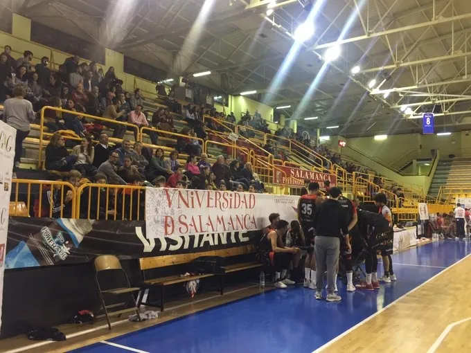 Tiempo muerto solicitado por Avelino García para dar instrucciones a sus jugadores / CB Tormes