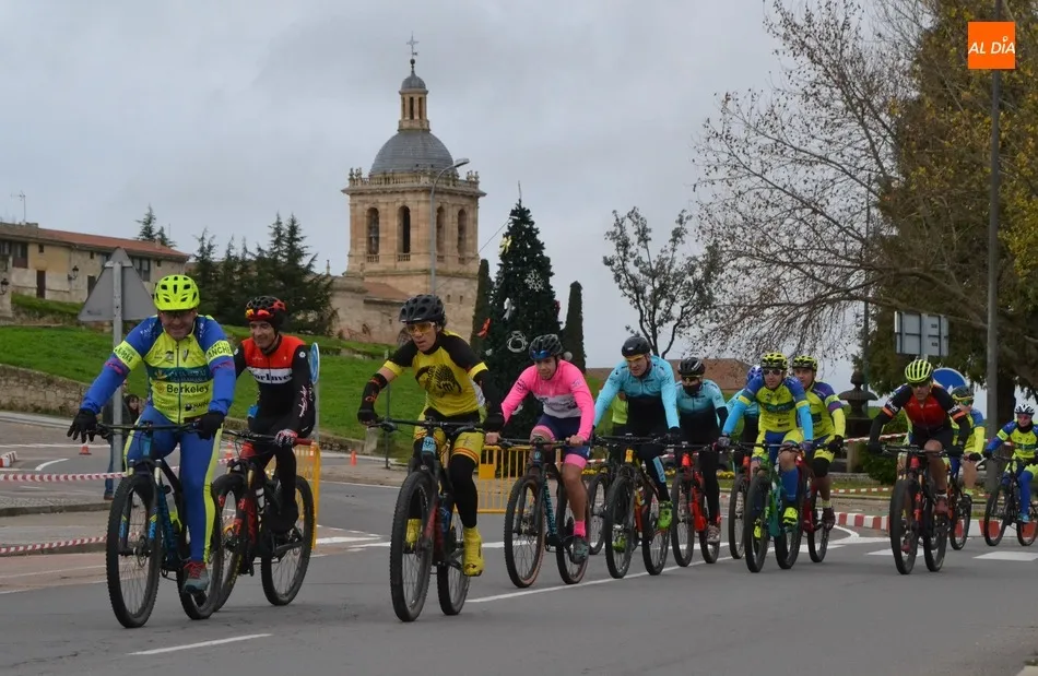 El ciclismo mirobrigense rememora viejos tiempos en una larga mañana en el Circuito de La Glorieta ...