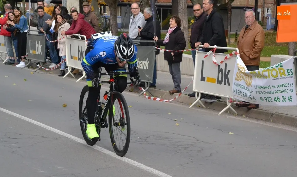 Foto 5 - El ciclismo mirobrigense rememora viejos tiempos en una larga ma&ntilde;ana en el Circuito de La Glorieta ...