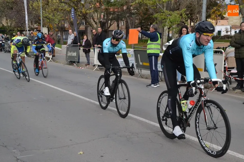 Foto 4 - El ciclismo mirobrigense rememora viejos tiempos en una larga ma&ntilde;ana en el Circuito de La Glorieta ...