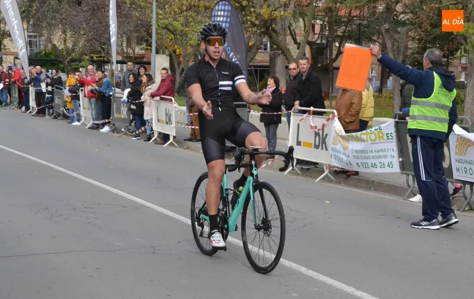Foto 7 - El ciclismo mirobrigense rememora viejos tiempos en una larga ma&ntilde;ana en el Circuito de La Glorieta ...