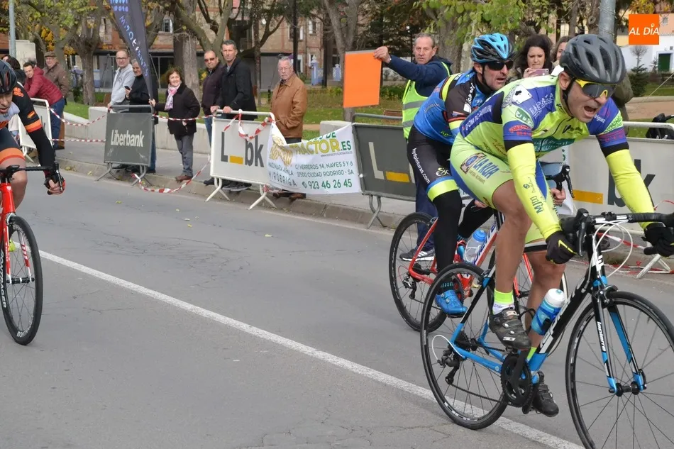 Foto 3 - El ciclismo mirobrigense rememora viejos tiempos en una larga ma&ntilde;ana en el Circuito de La Glorieta ...