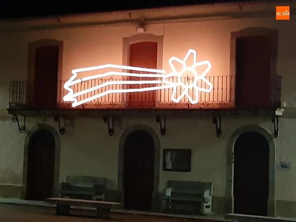 Foto 3 - Olmedo de Camaces se viste de Navidad con un ins&oacute;lito bel&eacute;n realizado con objetos reutilizables  