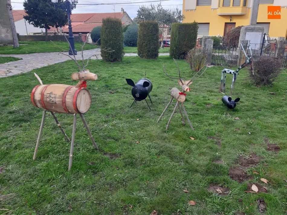 Foto 6 - Olmedo de Camaces se viste de Navidad con un ins&oacute;lito bel&eacute;n realizado con objetos reutilizables  