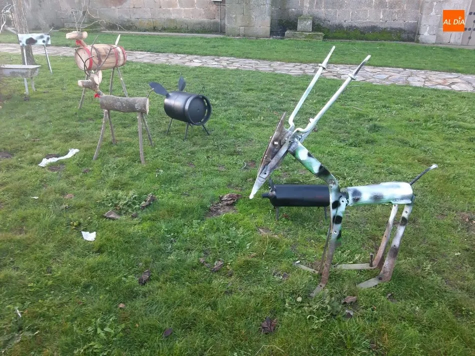 Foto 5 - Olmedo de Camaces se viste de Navidad con un ins&oacute;lito bel&eacute;n realizado con objetos reutilizables  