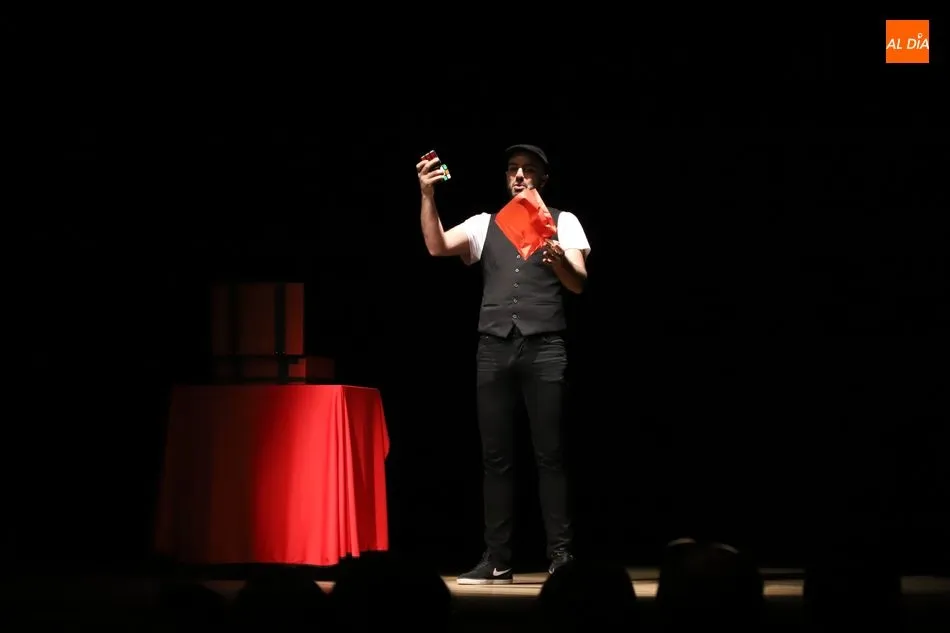 Foto 4 - El mago Javi Rufo y la magia en el vest&iacute;bulo de The Hastone ponen el broche de oro al XIII...
