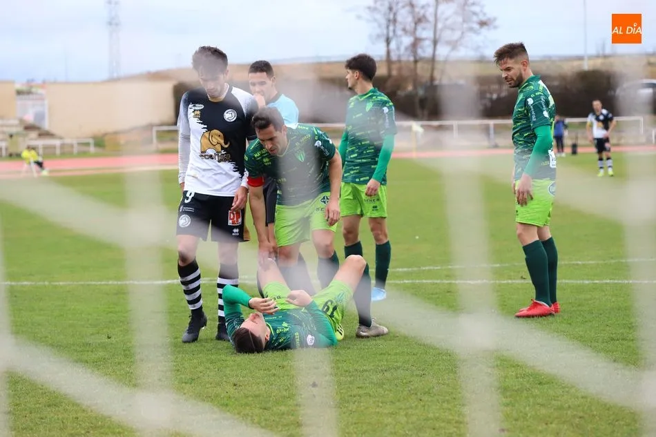 Acción del derbi charro disputado este pasado sábado por Unionistas y el Guijuelo / Archivo