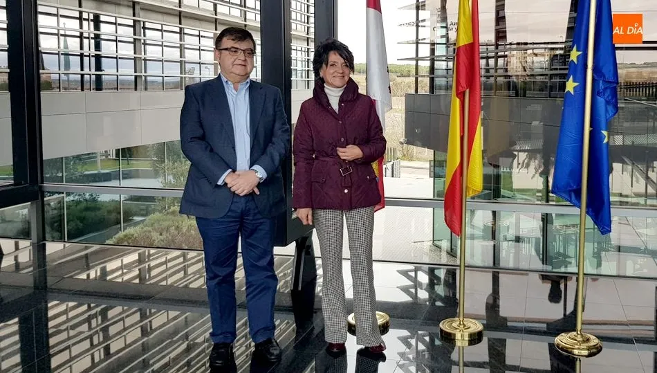Luisa de Paz con Casado Canales en la Dirección General de Industria