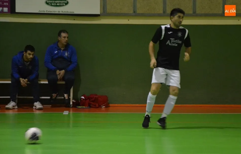 Foto 8 - El III Senior corta su racha de victorias en un partido que ellos mismos se fueron complicando  