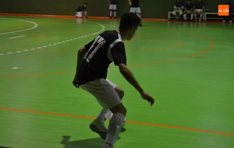 Foto 7 - El III Senior corta su racha de victorias en un partido que ellos mismos se fueron complicando  