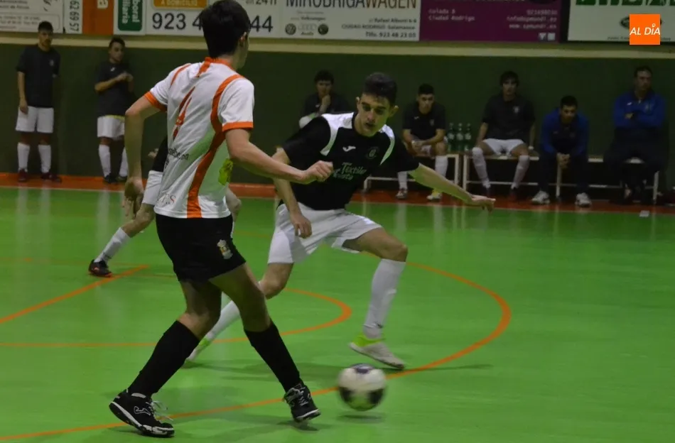 Foto 5 - El III Senior corta su racha de victorias en un partido que ellos mismos se fueron complicando  