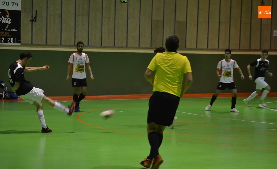 Foto 6 - El III Senior corta su racha de victorias en un partido que ellos mismos se fueron complicando  