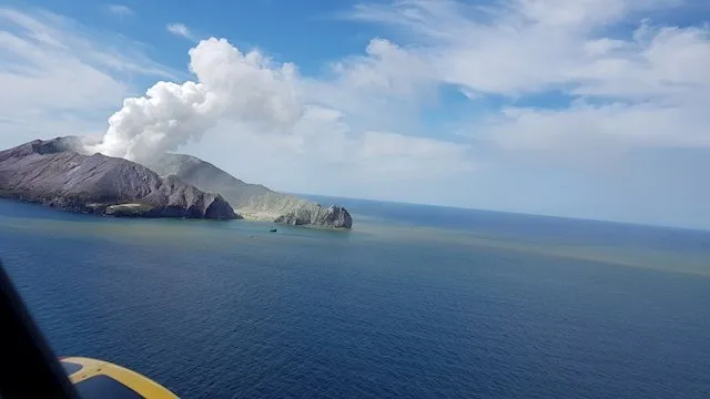Vista desde helicóptero de White Islans, en Nueva Zelanda, tras la erupción volcánica del 9 de diciembre de 2019 - REUTERS