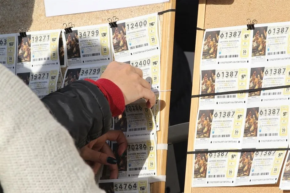 El 34% de los españoles confía en la lotería para enriquecerse, frente al 12% que opta por...