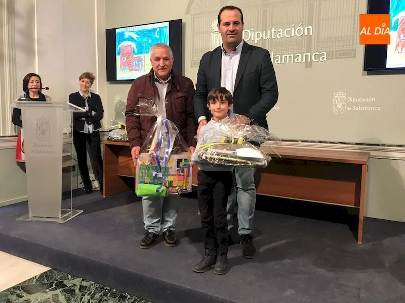 Foto 8 - Entregados los premios del V Concurso Infantil de Postales Navide&ntilde;as organizado por la Diputaci&oacute;n ...