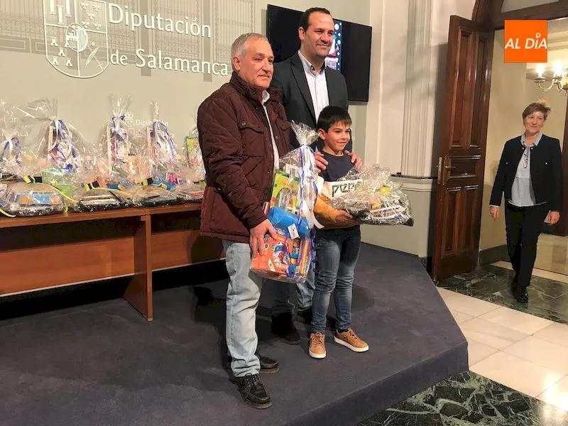 Foto 5 - Entregados los premios del V Concurso Infantil de Postales Navide&ntilde;as organizado por la Diputaci&oacute;n ...