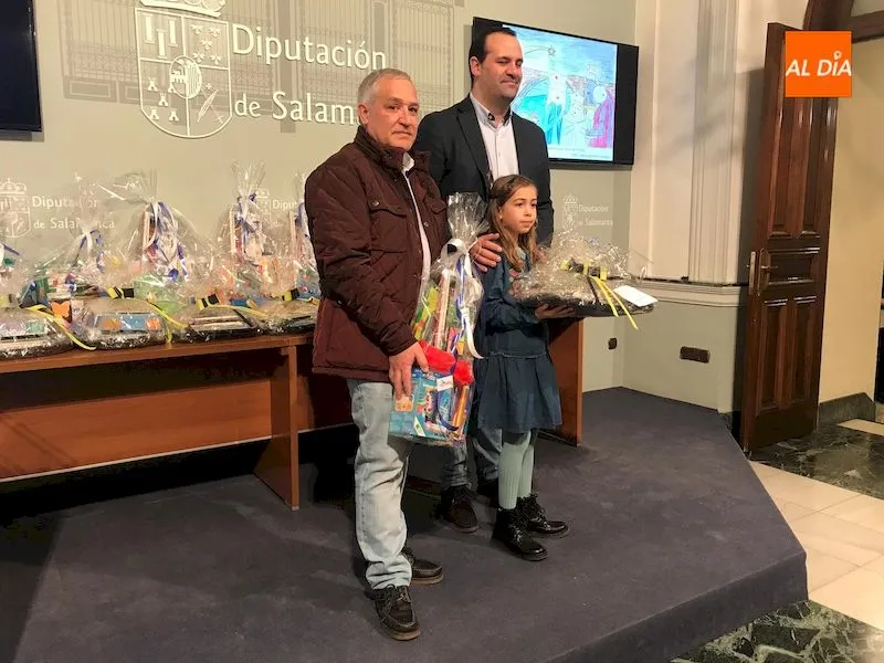 Foto 3 - Entregados los premios del V Concurso Infantil de Postales Navide&ntilde;as organizado por la Diputaci&oacute;n ...