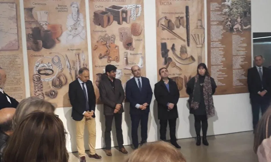 Foto 7 - Jos&eacute; Ram&oacute;n Cid aporta fondos de su propiedad a una exposici&oacute;n en el Museo de Foz C&ocirc;a  