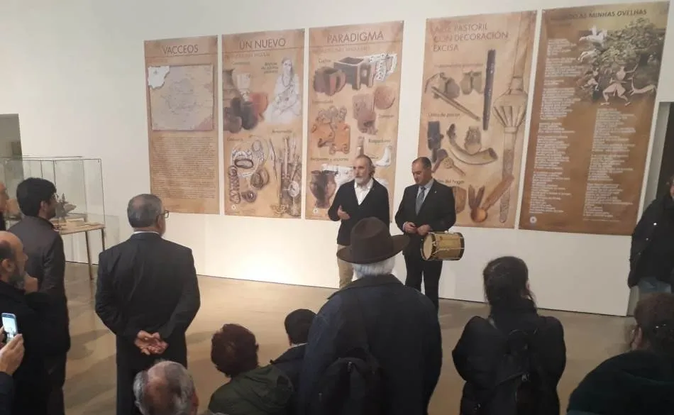 Foto 6 - Jos&eacute; Ram&oacute;n Cid aporta fondos de su propiedad a una exposici&oacute;n en el Museo de Foz C&ocirc;a  