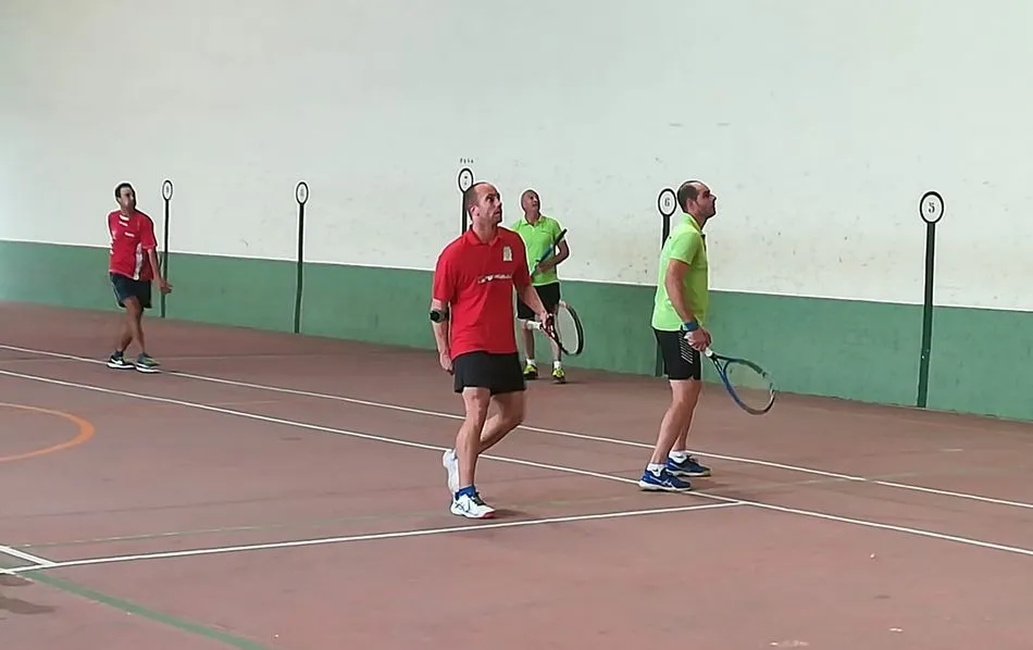 Foto 4 - Rub&eacute;n Marcos y Antonio Garc&iacute;a ganan el II Campeonato de Frontenis de Encinas de Arriba