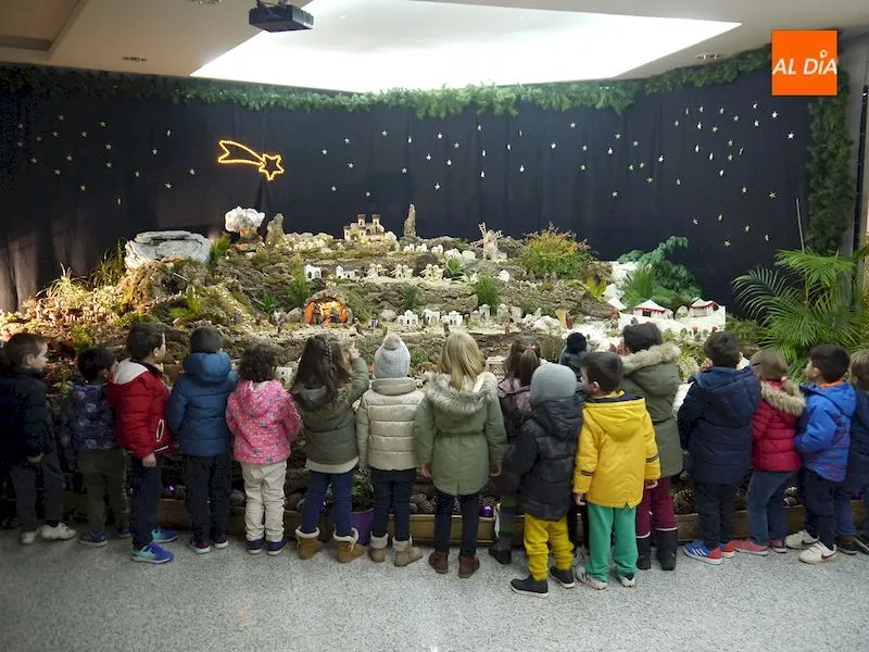 La inauguración del Belén ha llamado la atención de los más pequeños