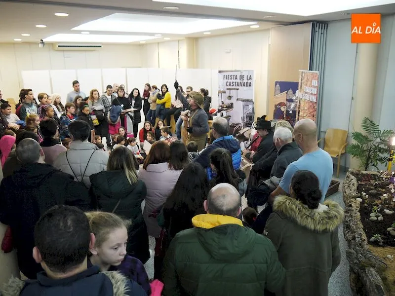 Foto 6 - Inaugurado el tradicional Bel&eacute;n de Carbajosa en la Casa de la Cultura