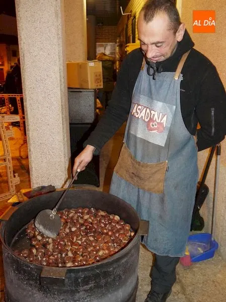 Foto 3 - Inaugurado el tradicional Bel&eacute;n de Carbajosa en la Casa de la Cultura