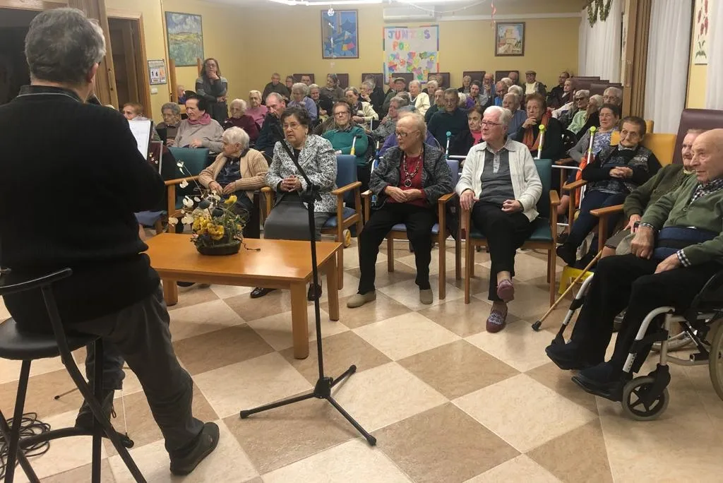 Lauren Risueño visita un año más a los residentes de Caracillo  