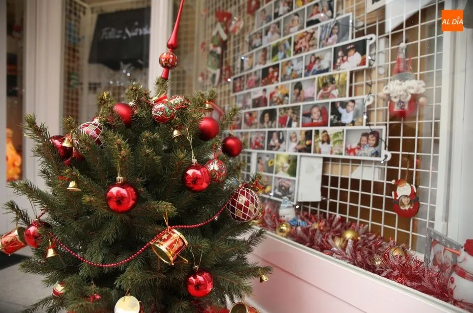 Pino con motivos navideños en Estudio Digital Francisco Cañizal
