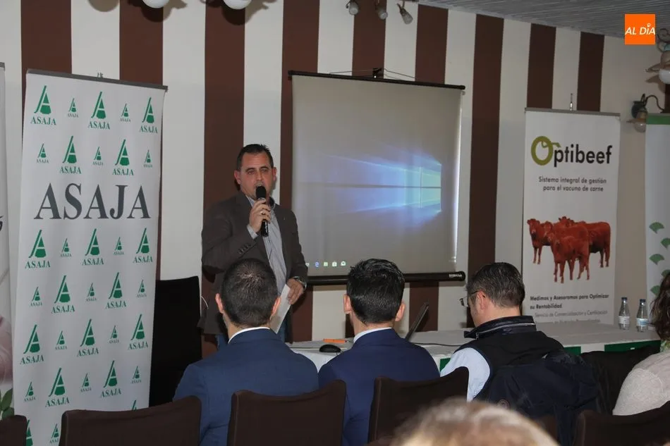 Foto 9 - Santiago de Castro explica el M&oacute;dulo Ganadero para ahorrar tasas, evitar desplazamientos y...