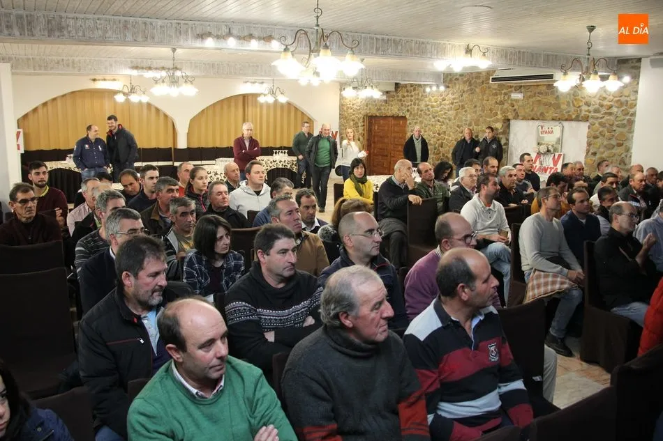 Foto 3 - Santiago de Castro explica el M&oacute;dulo Ganadero para ahorrar tasas, evitar desplazamientos y...