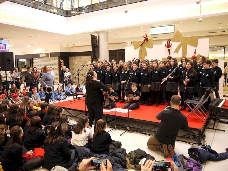 Foto 11 - Celebrada la primera jornada del Certamen de Villancicos del Centro Comercial El Tormes