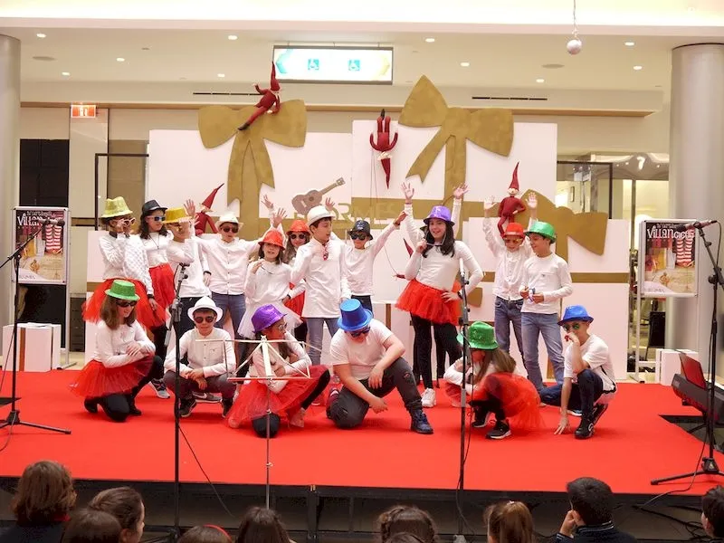 Foto 10 - Celebrada la primera jornada del Certamen de Villancicos del Centro Comercial El Tormes