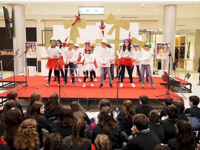 Foto 6 - Celebrada la primera jornada del Certamen de Villancicos del Centro Comercial El Tormes