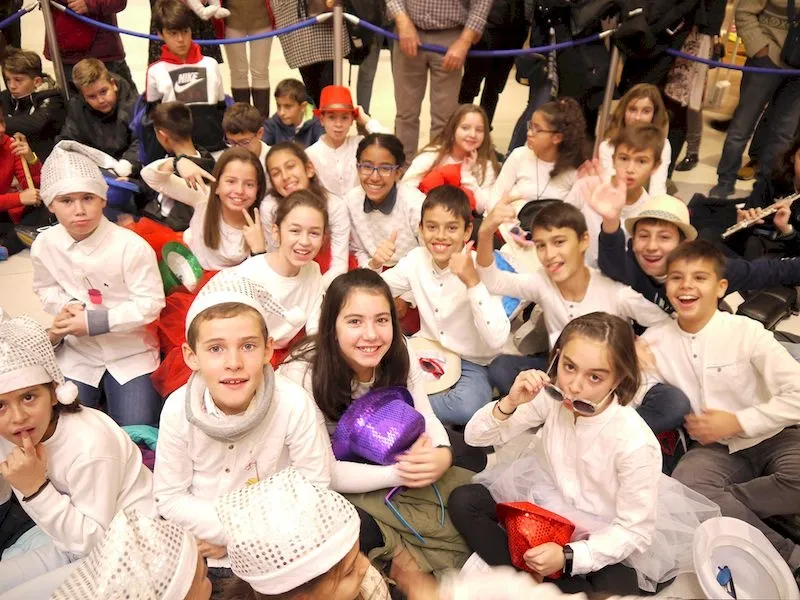 Foto 3 - Celebrada la primera jornada del Certamen de Villancicos del Centro Comercial El Tormes