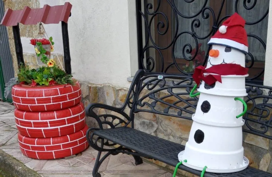 Foto 6 - Vecinos de Pastores apuestan por las ruedas para crear su decoraci&oacute;n navide&ntilde;a  