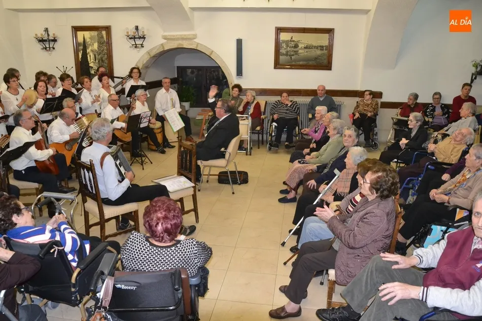 El Hospital de la Pasión recibe a Aires del Águeda antes de su actuación en el Teatro Nuevo  