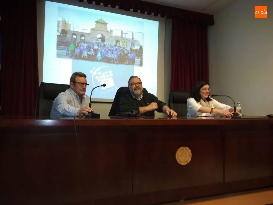 Foto 8 - Emotivo homenaje de Asdace al catedr&aacute;tico de fisioterapia Jos&eacute; Ignacio Calvo Arenillas