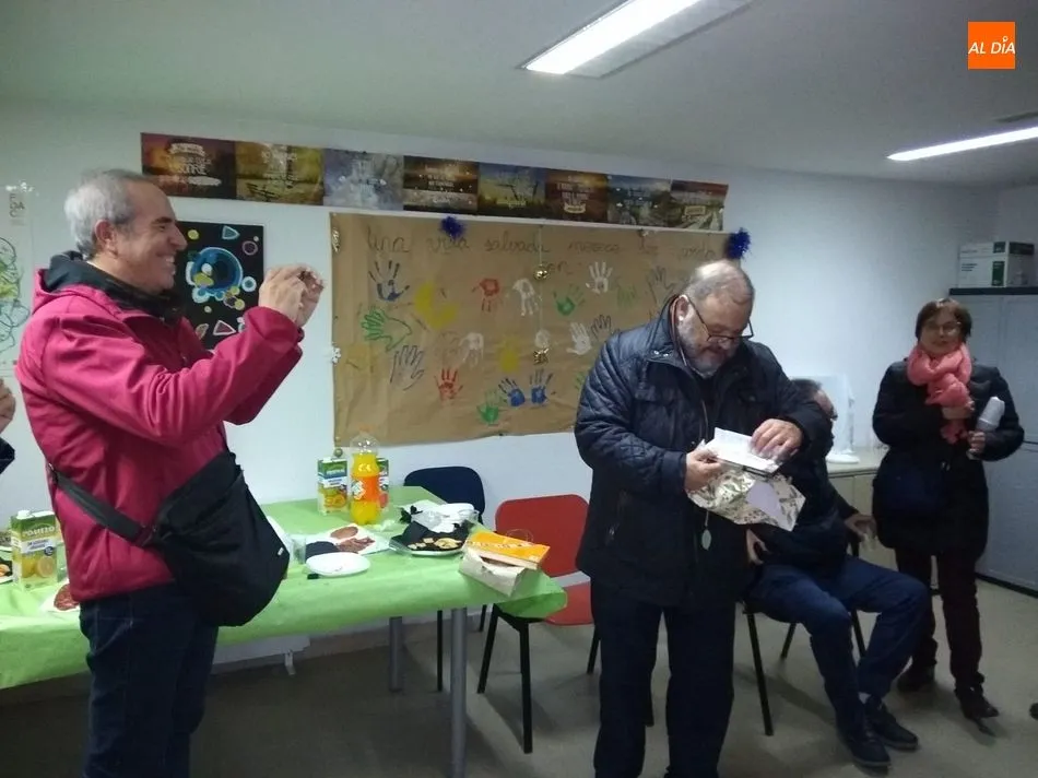 Foto 10 - Emotivo homenaje de Asdace al catedr&aacute;tico de fisioterapia Jos&eacute; Ignacio Calvo Arenillas