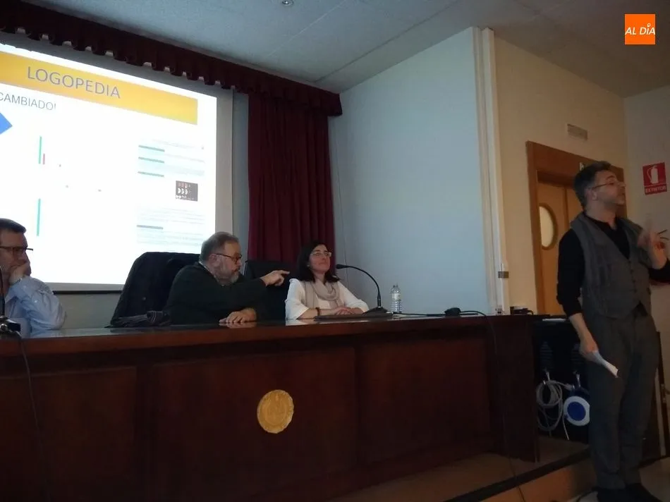 Foto 5 - Emotivo homenaje de Asdace al catedr&aacute;tico de fisioterapia Jos&eacute; Ignacio Calvo Arenillas