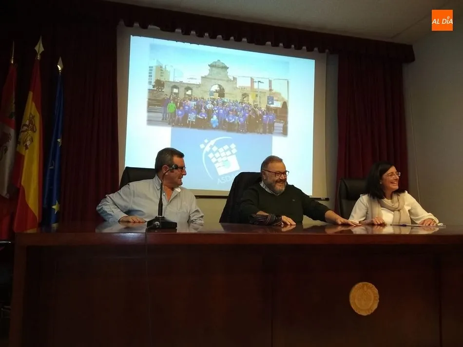 Foto 4 - Emotivo homenaje de Asdace al catedr&aacute;tico de fisioterapia Jos&eacute; Ignacio Calvo Arenillas