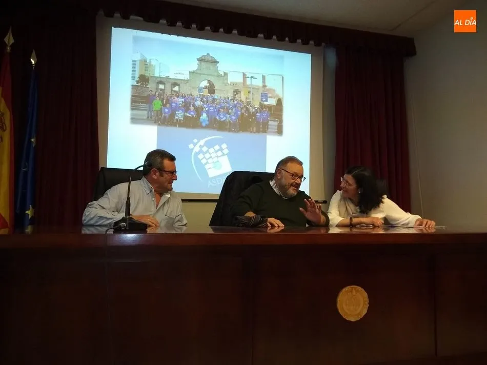 Foto 3 - Emotivo homenaje de Asdace al catedr&aacute;tico de fisioterapia Jos&eacute; Ignacio Calvo Arenillas