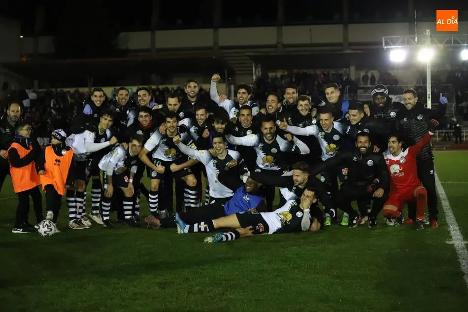 Foto 7 - Un golazo de Javi Navas permite a Unionistas seguir so&ntilde;ando con la Copa del Rey (1-0)